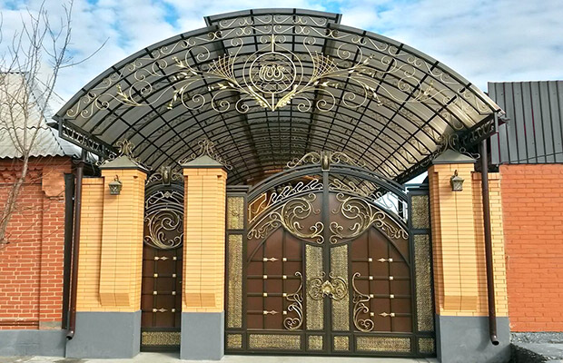 Купить или заказать ворота для дома с навесом - стильные и надежные решения для вашего участка в Темрюке от 41724 руб | ВоротМастер-Тмр