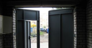 Купить гаражные ворота распашные Темрюк, цена от 3849 руб.